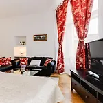 Old Town Square Royal Apartamento *