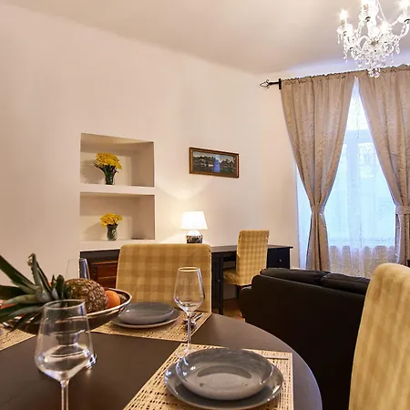Old Town Square Royal Apartment *