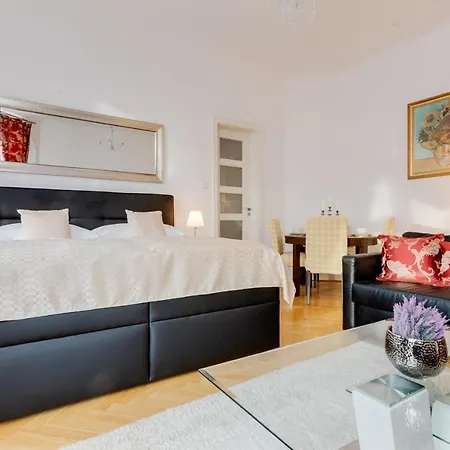 Apartment Old Town Square Royal *