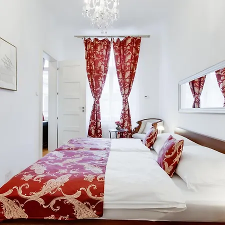 Old Town Square Royal Praga